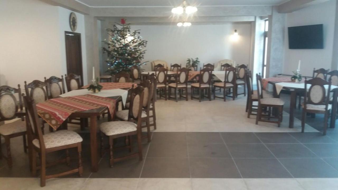 Conacul Domnitei Hotel Voronet Luaran gambar