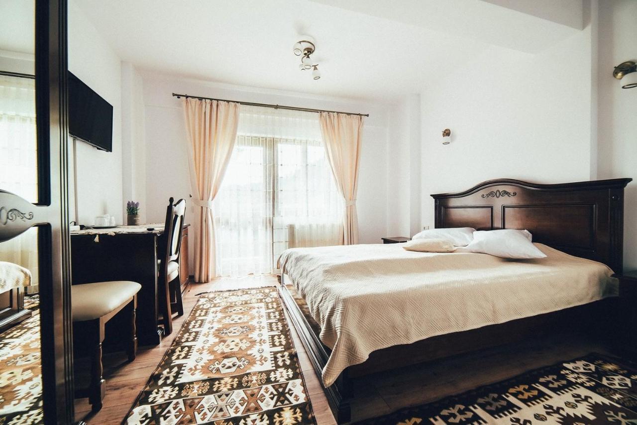 Conacul Domnitei Hotel Voronet Luaran gambar