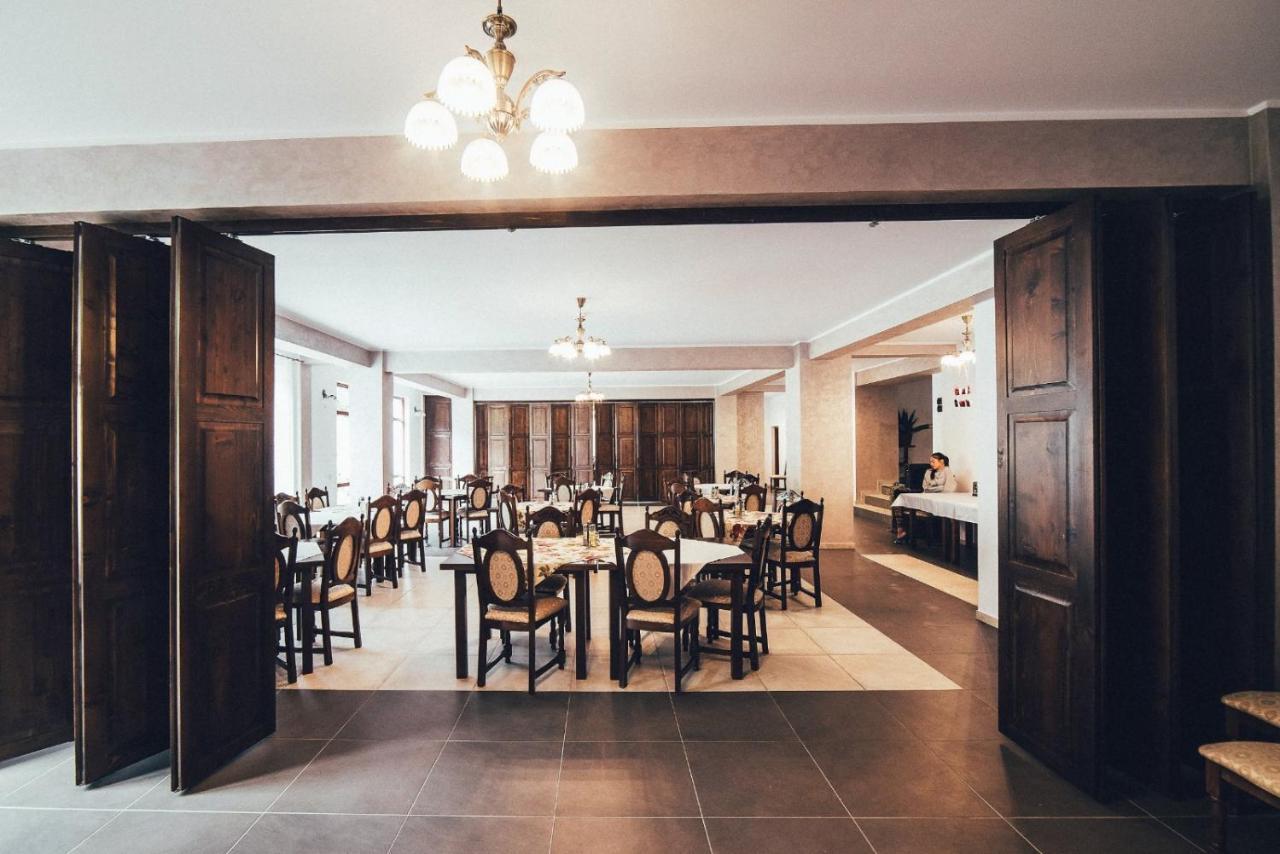 Conacul Domnitei Hotel Voronet Luaran gambar