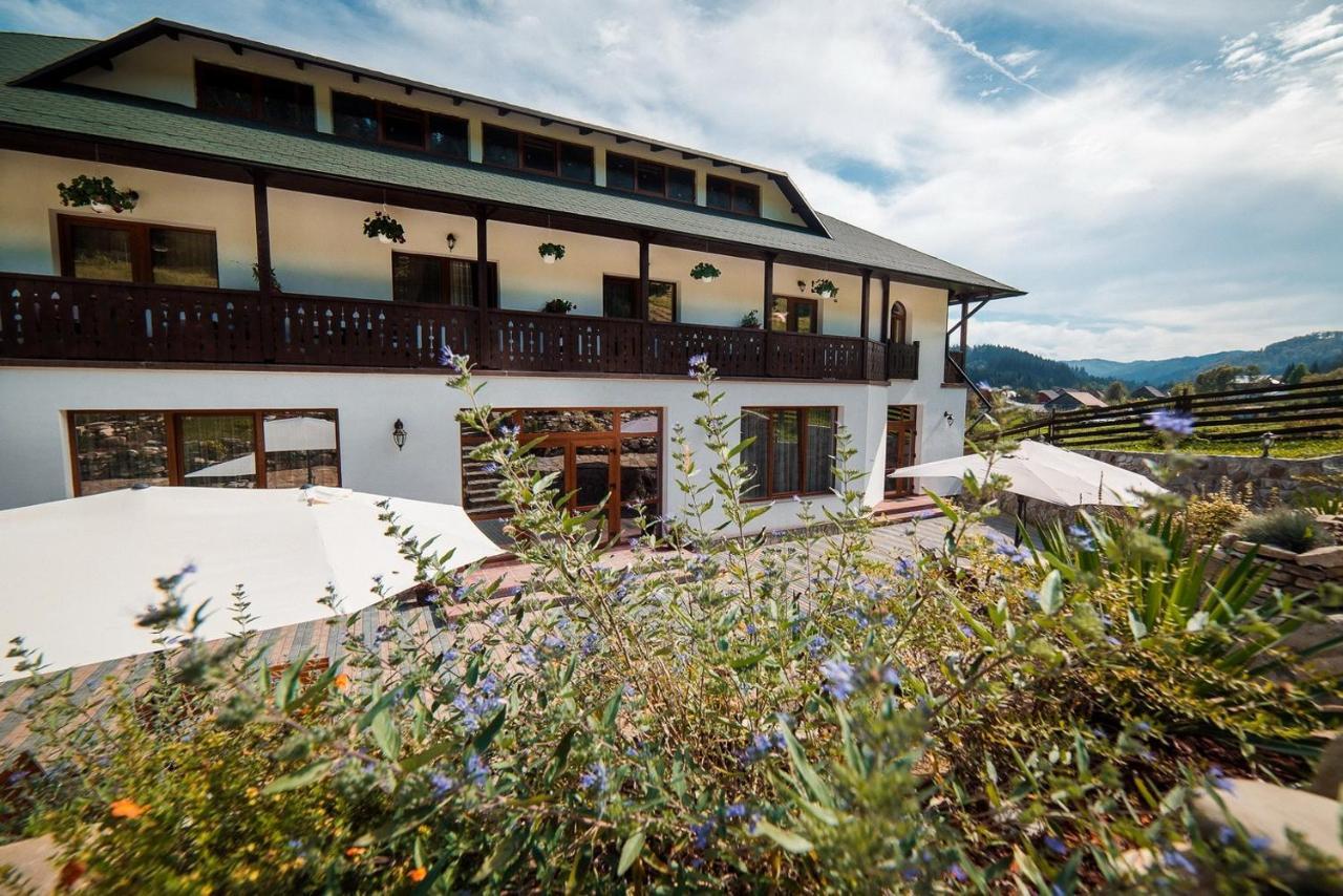 Conacul Domnitei Hotel Voronet Luaran gambar