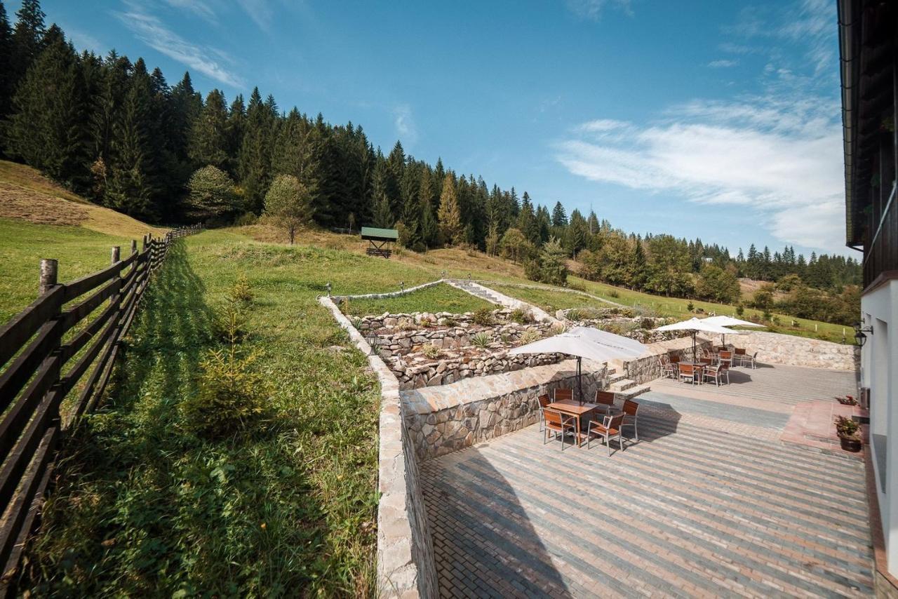Conacul Domnitei Hotel Voronet Luaran gambar