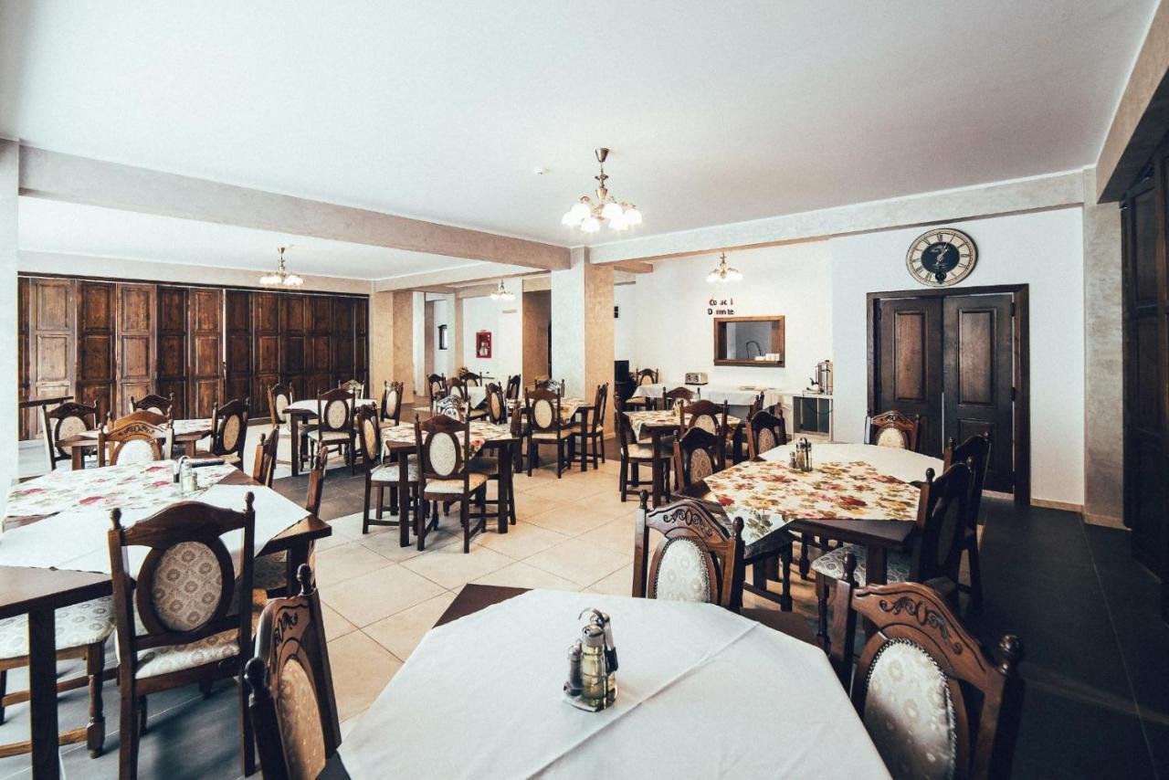 Conacul Domnitei Hotel Voronet Luaran gambar