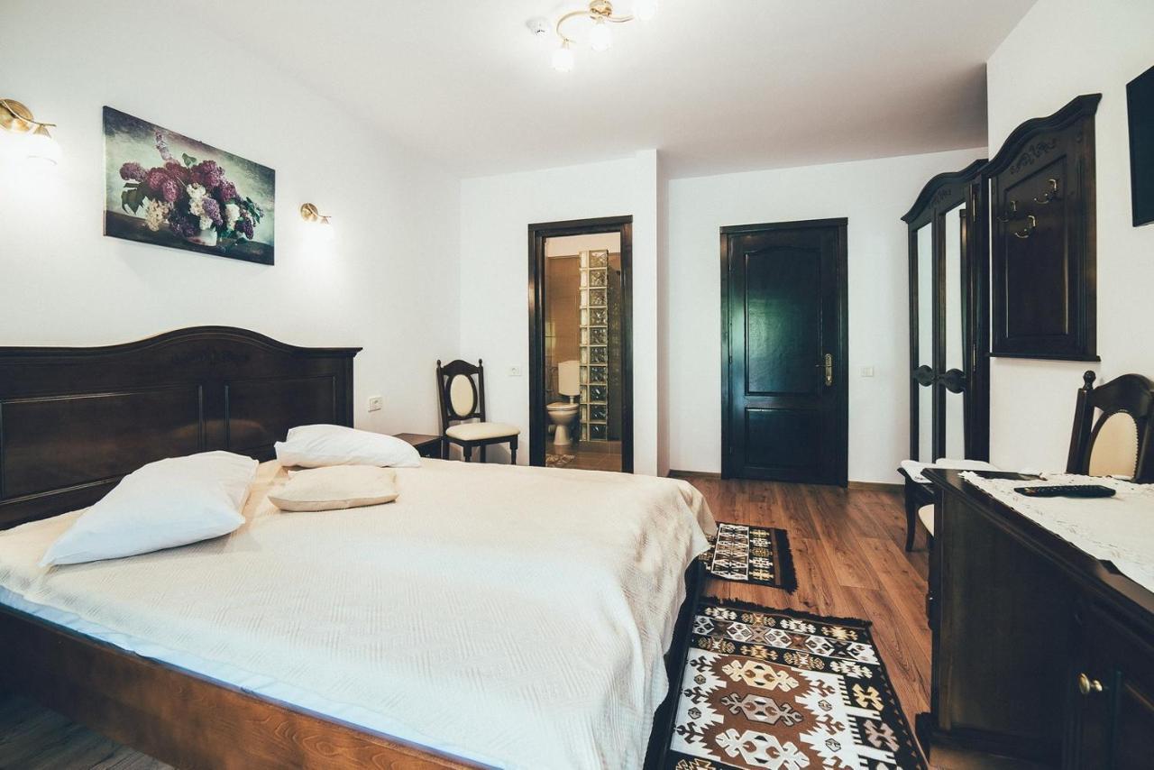 Conacul Domnitei Hotel Voronet Luaran gambar